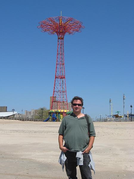 IMG_0537.JPG - It looked alot bigger when we were kids (the parachute jump I mean!)