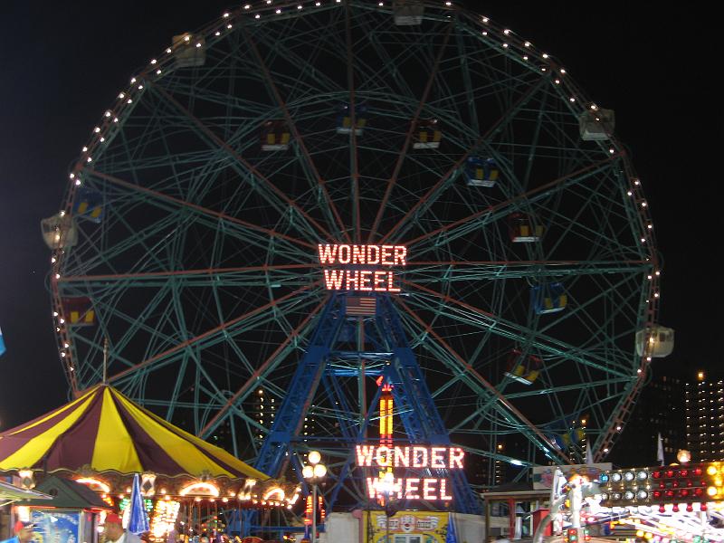 IMG_0587.JPG - The Wonder Wheel lights up!